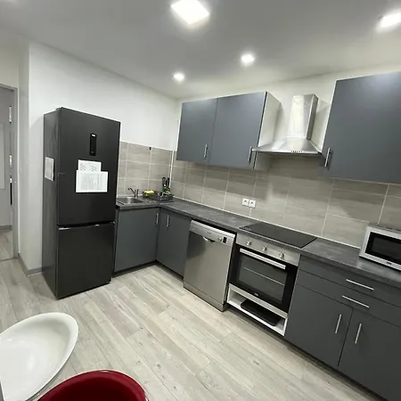 Lovely Emile Zola דירה